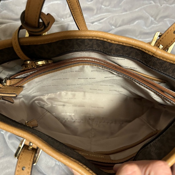 Micheal Kors Purses - Picture 2 of 5